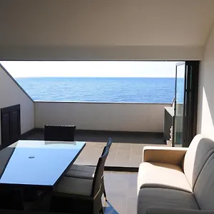 the-roof-on-the-sea.sicilyhotelsitaly.net/