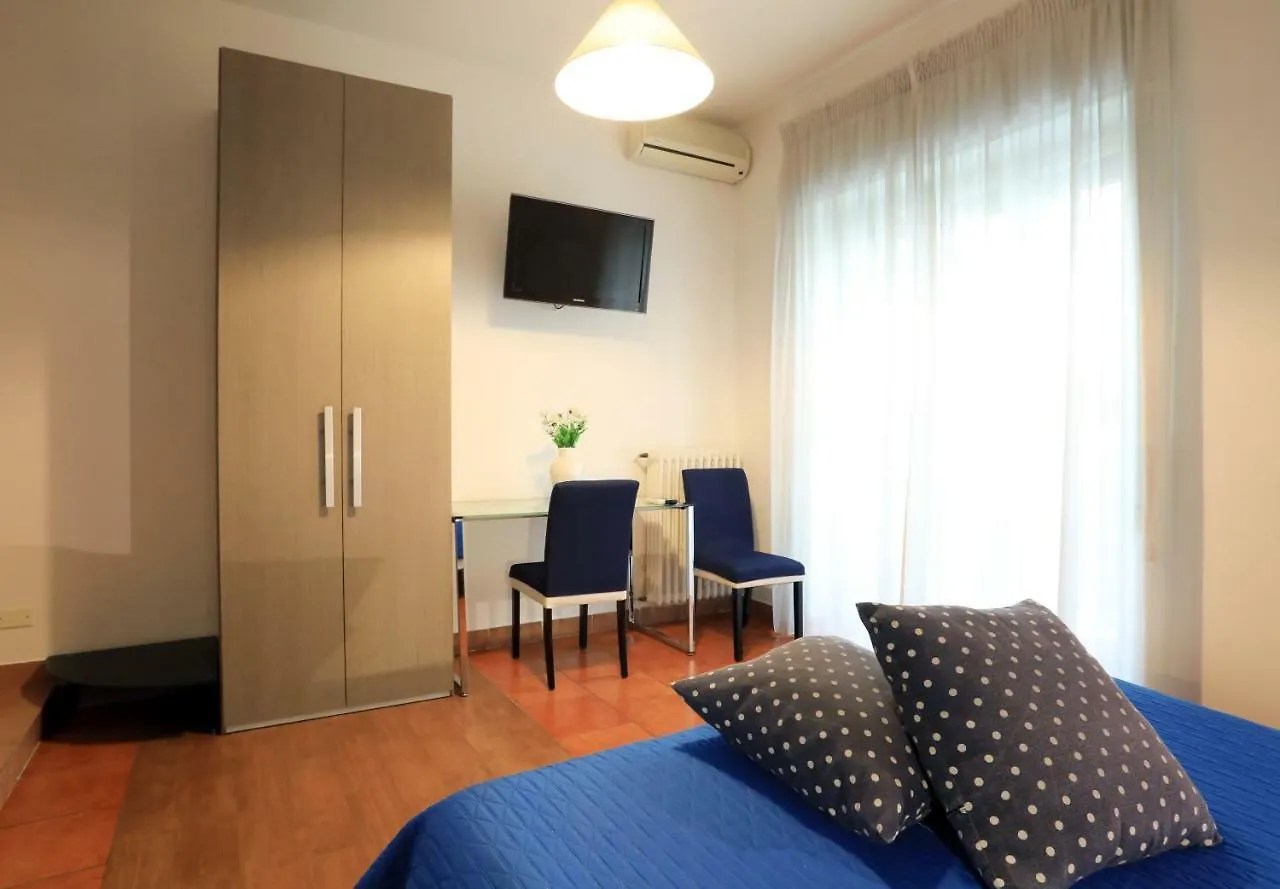 Primo Piano Guesthouse - Bari Policlinico 2*,  Italien