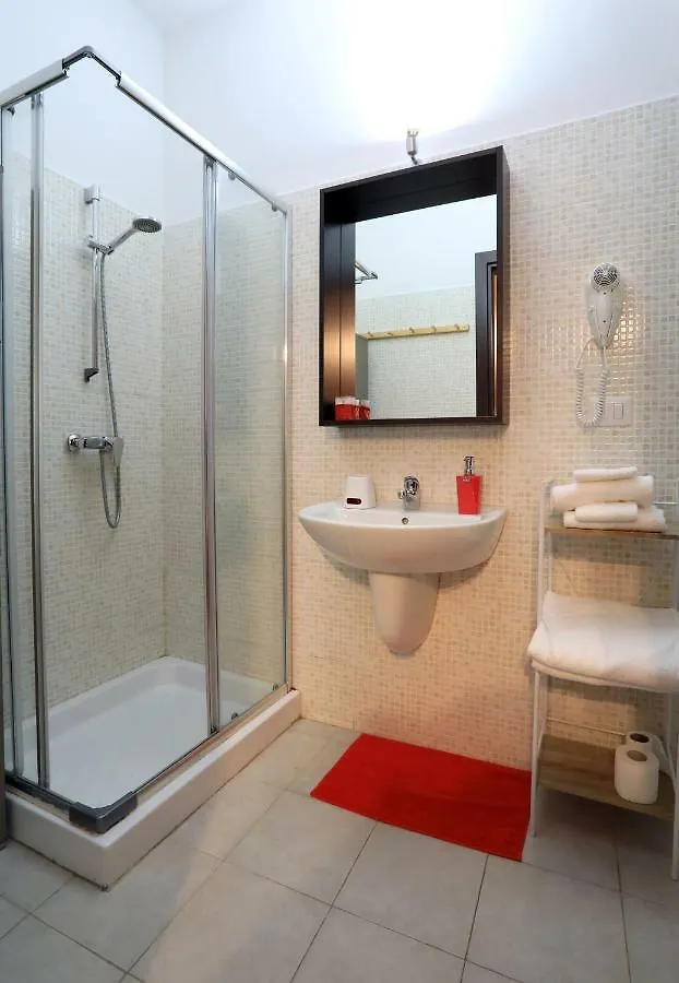 Primo Piano Guesthouse - Bari Policlinico Pensionat